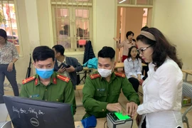 Đến sáng nay 25-4: Hà Nội thu nhận gần 3,2 triệu hồ sơ căn cước công dân gắn chip