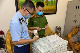 [Clip] Hà Nội: Tạm giữ gần 800 que test Covid - 19 không hóa đơn chứng từ
