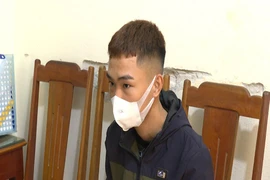 Gã thanh niên cất giấu nhiều súng đạn và pháo nổ trong nhà