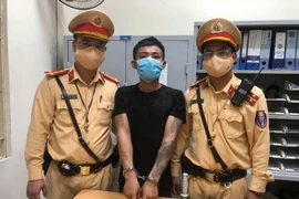 Nghi ngờ khách giấu ma túy, nam tài xế Garb chở thẳng đến chốt CSGT