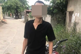 Gặp tổ tuần tra phòng chống dịch, nam thanh niên phóng chạy thục mạng vì...