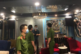 Đồng bộ nhiều biện pháp kiểm soát địa bàn, nhắc nhở các cơ sở kinh doanh chấp hành chỉ đạo của thành phố