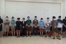 'Thánh chửi' Dương Minh Tuyền cùng 12 người 'bay lắc' trong quán karaoke