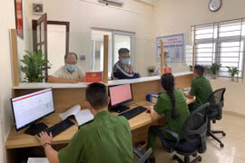 Người dân cảm ơn vì sự thuận tiện khi thực hiện Luật cư trú 