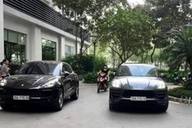 [Ảnh] Cận cảnh chiếc xe Porsche 'trùng" biển số tại khu Times City bị 'hô biến' số khung số máy 