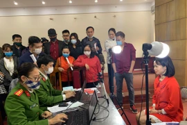 Công an quận Đống Đa triển khai thêm điểm cấp căn cước gắn chíp cho công dân tại 392 Khâm Thiên