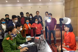 Công an quận Đống Đa triển khai thêm điểm cấp căn cước gắn chíp cho công dân tại 392 Khâm Thiên