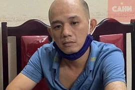 Người đàn ông nửa đêm ra đường cùng chiếc xe máy điện