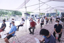 Quận Đống Đa đồng loạt tiêm vaccine cho người dân tại 10 điểm