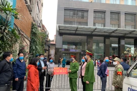 Thắt chặt an ninh tại khu vực tòa nhà 88 Láng Hạ để phòng dịch Covid 19