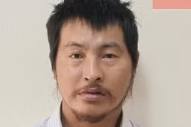 Lẻn vào quán tẩm quất trộm cắp 2 chiếc điện thoại di động