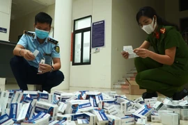 Công an Hà Nội thu giữ gần 500 hộp thuốc điều trị Covid - 19 không rõ nguồn gốc