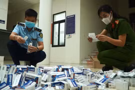 Công an Hà Nội thu giữ gần 500 hộp thuốc điều trị Covid - 19 không rõ nguồn gốc