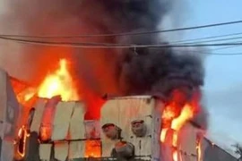 Điều tra nguyên nhân vụ cháy nhà xưởng sản xuất ở huyện Thạch Thất 