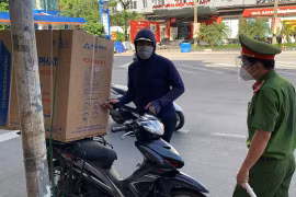 [Clip] "Nghìn lẻ một' lý do người dân 'đổ lỗi' khi bị kiểm tra trên đường