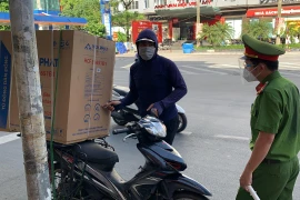 [Clip] "Nghìn lẻ một' lý do người dân 'đổ lỗi' khi bị kiểm tra trên đường