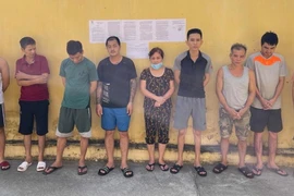 Không 'ngán' dịch bệnh, 12 người tụ tập chơi xóc đĩa 