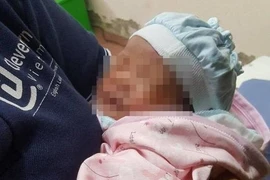 Bé sơ sinh bị bỏ rơi ở khuôn viên Trạm y tế xã