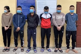 6 thanh niên cùng 4 nữ tiếp viên karaoke "bay lắc" trong tiệc ma túy