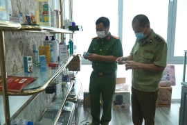 Đột kích, kiểm tra nhiều kho, cơ sở kinh doanh bằng hình thức livestream 