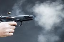 Phát súng giải quyết mâu thuẫn giữa đêm tối