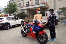 Phạt hơn 10 triệu đồng đối với tài xế phóng mô tô gần 300km/h ở Đại lộ Thăng Long 