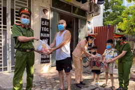 Công an quận Hà Đông: Nối tiếp chuỗi hoạt động trao gửi yêu thương tới cộng đồng 