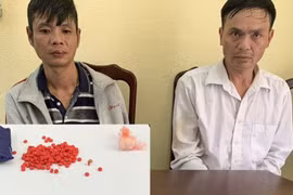 Bắt 2 đối tượng nghiện 'găm' 200 viên ma túy tổng hợp