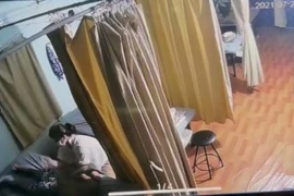 Quán tẩm quất mở cửa hoạt động bất chấp lệnh cấm