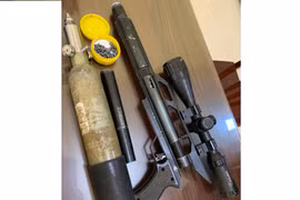 3 thanh niên "vác" súng hơi và 51 viên đạn chì đi bắn chim trong khi đang thực hiện giãn cách xã hội