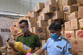 Hà Nội: Thu giữ hơn 1.000 hộp bánh kẹo "3 không"