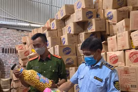 Hà Nội: Thu giữ hơn 1.000 hộp bánh kẹo "3 không"