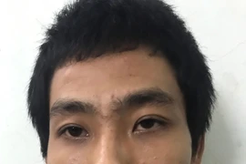 Túm cổ áo, lăng mạ Cảnh sát khi bị dừng xe kiểm tra hành chính