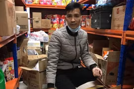 Đột nhập vào kho hàng Vinmart+ trộm hàng chục điện thoại di động