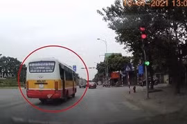 Tài xế xe buýt vượt đèn đỏ bị phạt 4 triệu đồng