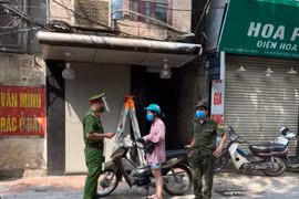 Quận Thanh Xuân phạt 24 trường hợp không đeo khẩu trang, ra khỏi nhà không vì mục đích thiết yếu