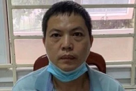 Thay đổi tên tuổi trốn truy nã 15 năm