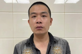 Bắt gã trai chuyên 'săn' dây chuyền vàng của người đi đường