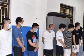 Phát hiện 13 nam nữ thuê phòng nghỉ để 'chơi' ma túy