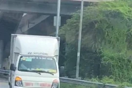 Phạt 4 triệu đồng, tước bằng 3 tháng đối với tài xế xe tải đi ngược chiều