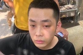 Bắt gã trai cướp giật điện thoại của phụ nữ