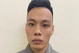 Bắt tú ông "biến hóa" ảnh của gái bán dâm rồi đăng lên mạng chào "hàng"