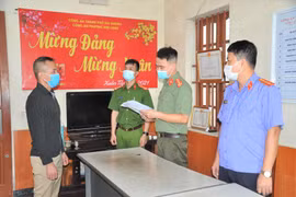 Tạm giam đối tượng tổ chức cho người khác trốn đi nước ngoài