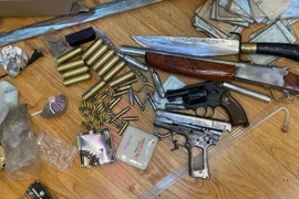 [Clip] Cận cảnh quá trình khám xét nơi ở của nhóm đối tượng thu nhiều súng đạn, ma túy các loại