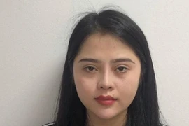 Cô gái trẻ 'xách' ma túy đi giao cho khách thì bị bắt giữ