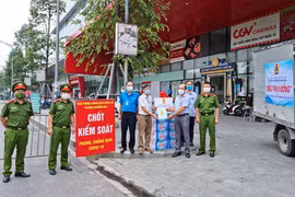 Quận Thanh Xuân khẩn trương hỗ trợ người lao động và doanh nghiệp gặp khó khăn do dịch Covid - 19 