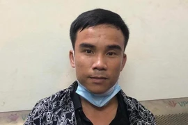 Lộ tẩy hành vi mờ ám của gã đàn ông lang thang trong đêm