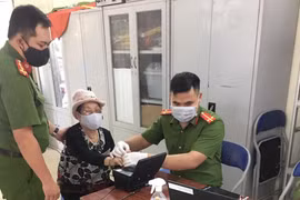 Đảm bảo nguyên tắc chống dịch Covid 19 tại điểm làm căn cước công dân gắn chip 