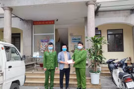 Công an phường Kim Giang tìm lại tài sản bị đánh rơi cho người dân