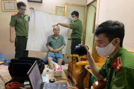 Đến tận nhà cấp căn cước công dân gắn chíp cho người cao tuổi